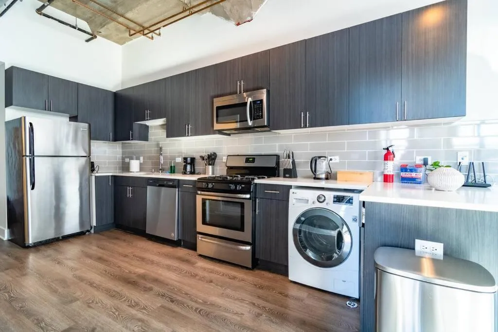 Image 3 of McCormick Place Spacious family heaven 3br-2ba that sleeps up to 10 guests with Optional parking and Gym access