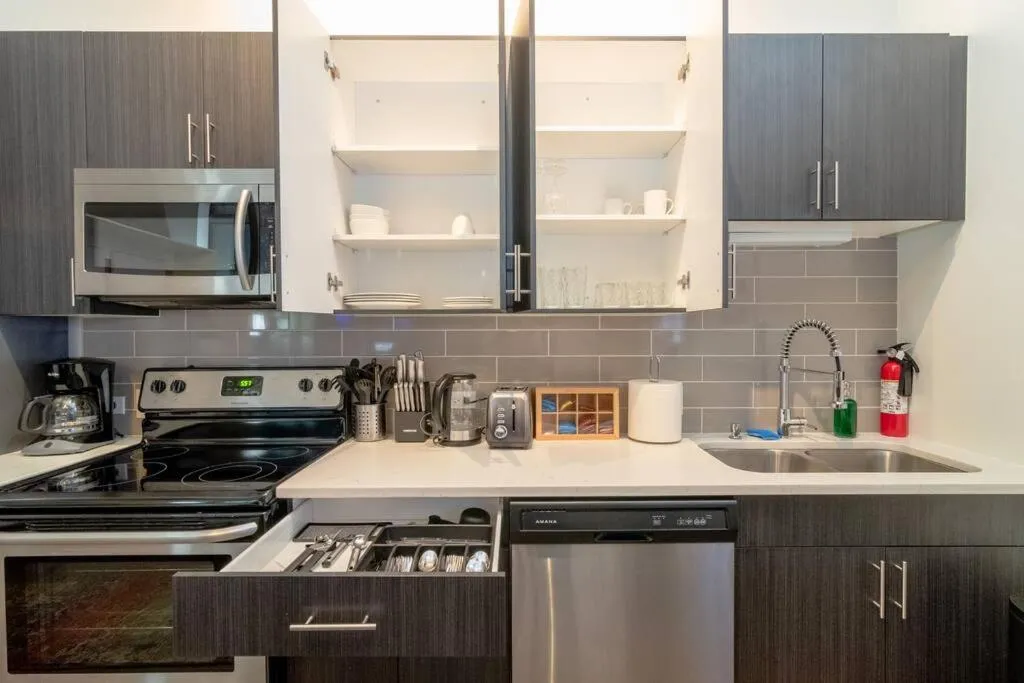 Image 2 of McCormick Place Studio that sleeps up to 4 guests with Optional Parking & Gym access