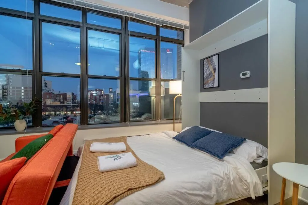 Image 1 of McCormick Place Studio that sleeps up to 4 guests with Optional parking and Gym access