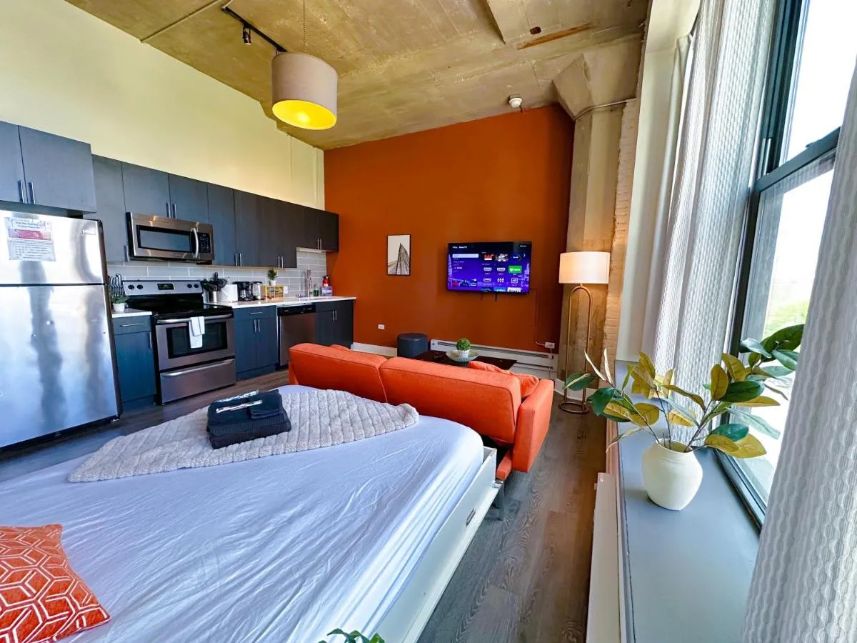 Image 5 of McCormick Place Studio that sleeps up to 4 guests with Optional parking and Gym access