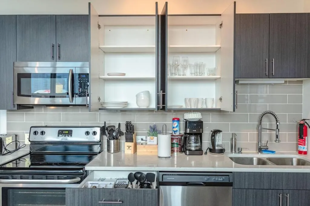 Image 3 of McCormick Place Studio that sleeps up to 4 with Optional Parking & Gym access
