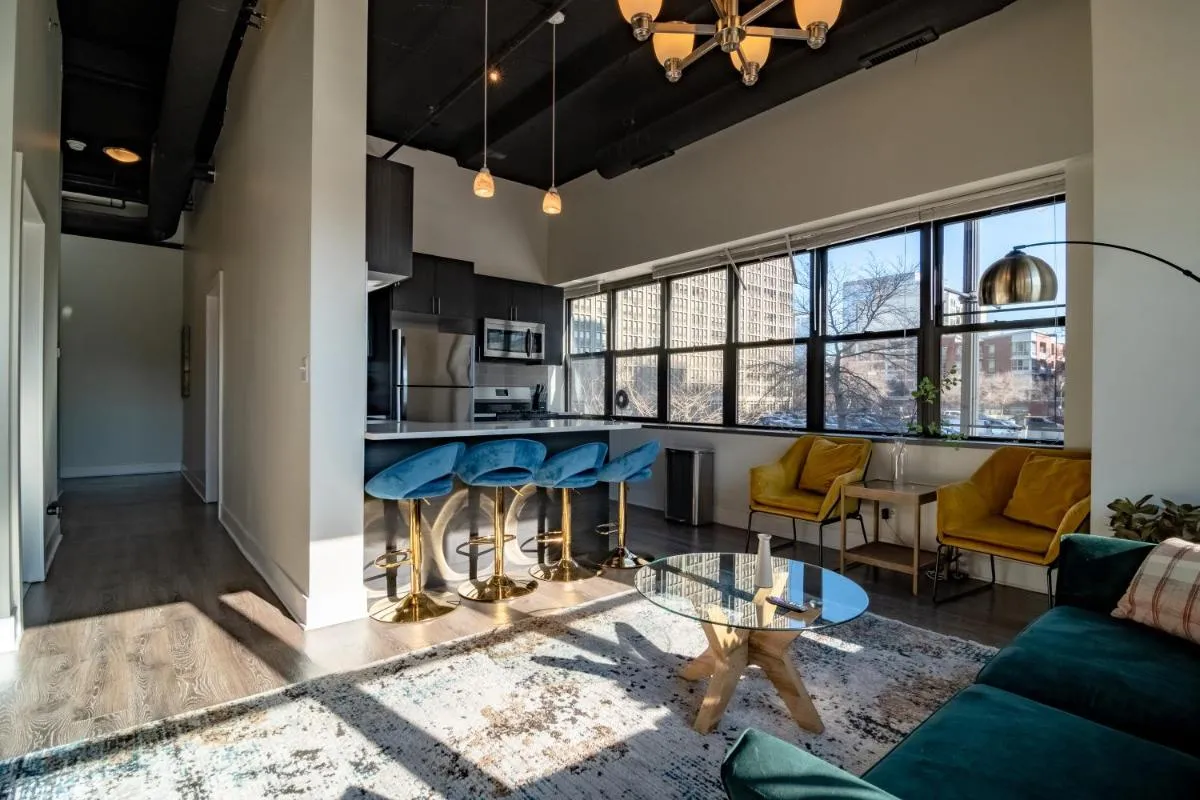 Image 3 of McCormick Place Stylish corner unit with optional parking for up to 6 guests