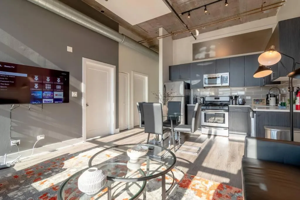 Image 2 of McCormick Place amazing 2b-2b with city view and optional parking for up to 6 guests