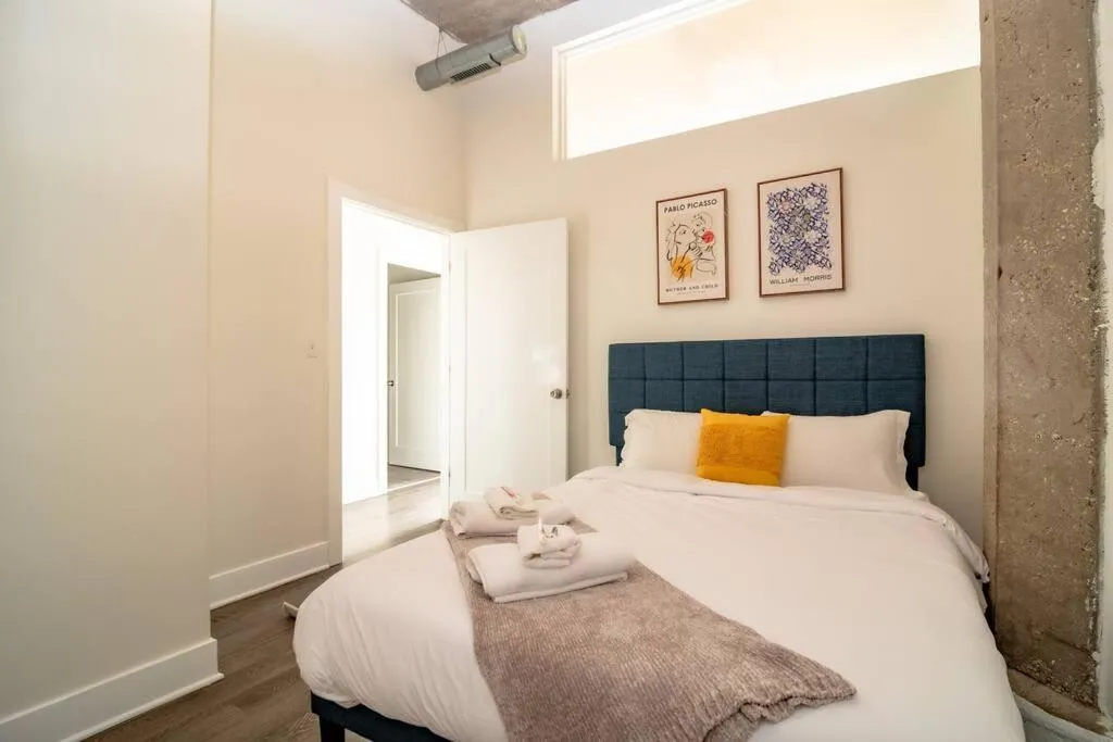 Image 3 of McCormick Place beautiful 2b-2b apartment with optional parking – sleeps up to 6