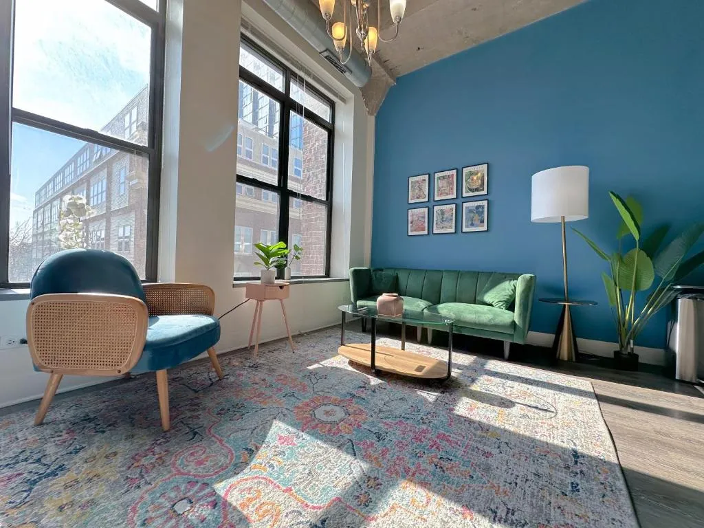 Image of McCormick Place beautiful 2b-2b apartment with optional parking – sleeps up to 6