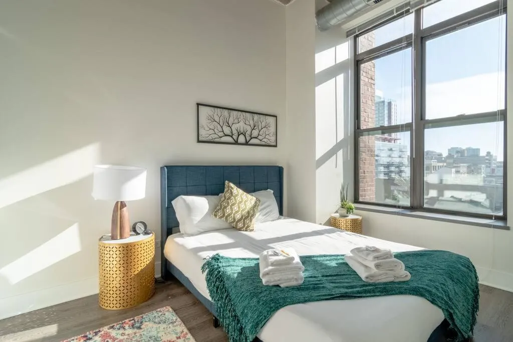 Image 3 of McCormick Place city with view 2br-2ba with Optional parking that sleeps up to 8