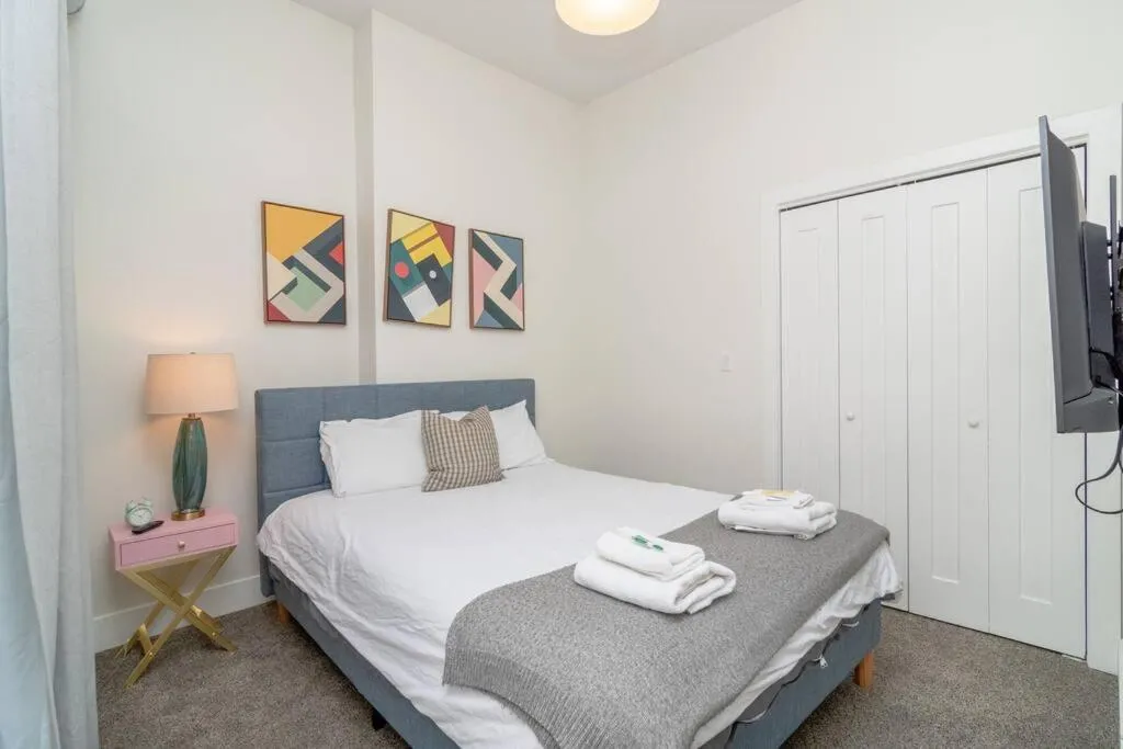 Image 2 of McCormick Place homie 3Br and 2Ba with optional Parking for up to 8 guests