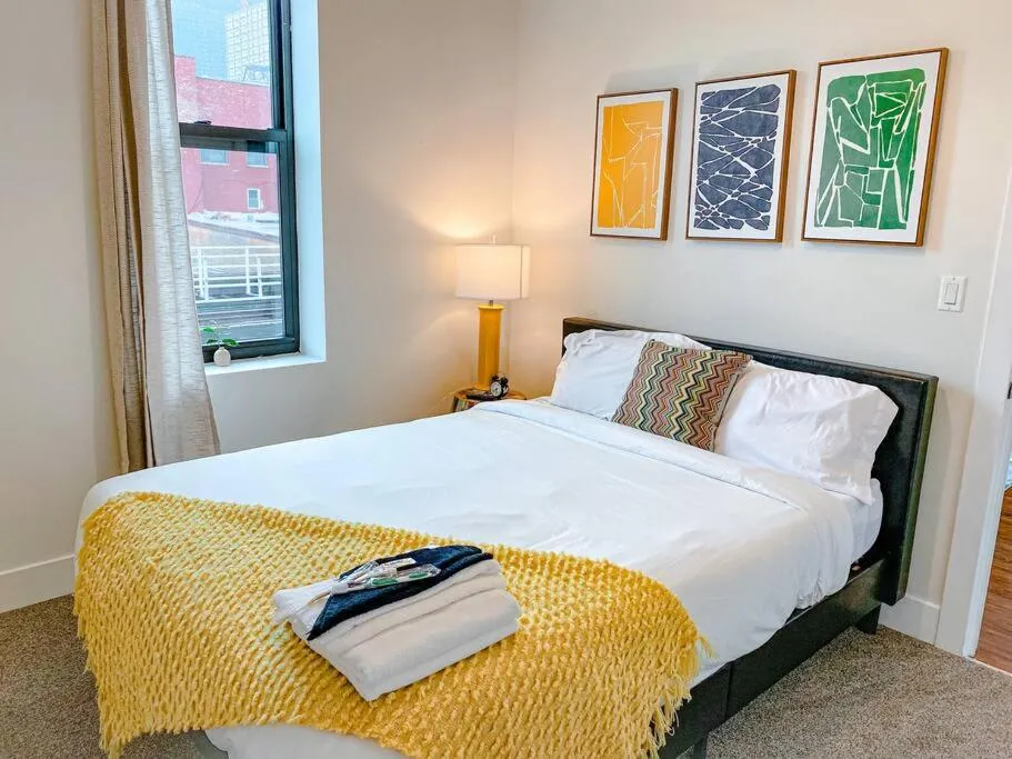 Image 3 of McCormick Place homie 3Br and 2Ba with optional Parking for up to 8 guests