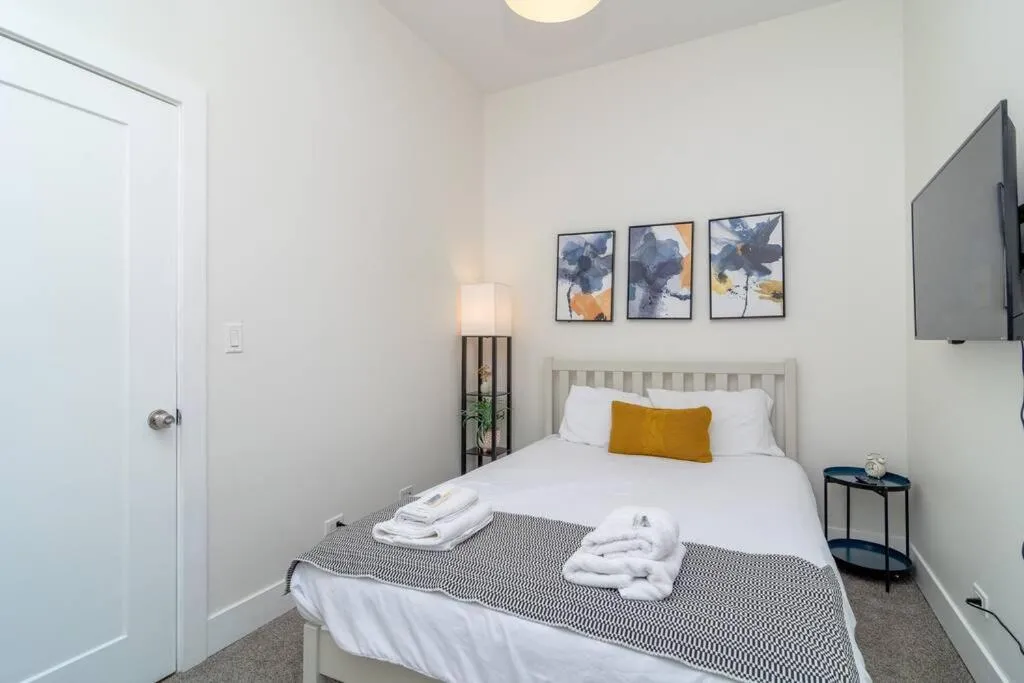 Image 4 of McCormick Place homie 3Br and 2Ba with optional Parking for up to 8 guests