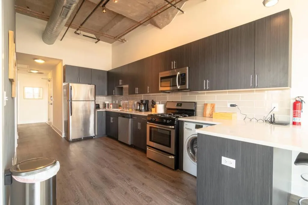 Image 2 of McCormick Place luxurious and spacious 3br-2ba in Downtown Chicago with optional parking for 10 guests
