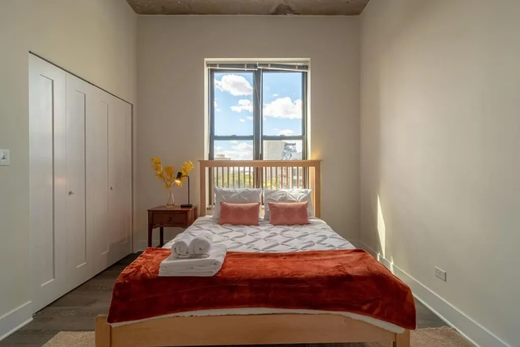 Image 4 of McCormick Place luxurious and spacious 3br-2ba in Downtown Chicago with optional parking for 10 guests