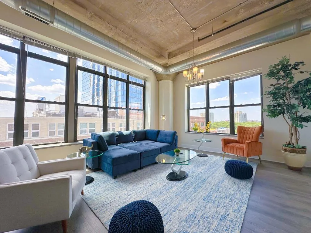 Image of McCormick Place luxurious and spacious 3br-2ba in Downtown Chicago with optional parking for 10 guests