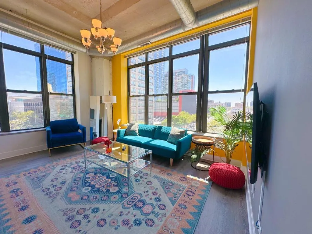 Image of McCormick Place luxury corner apartment with optional parking for 6 guests