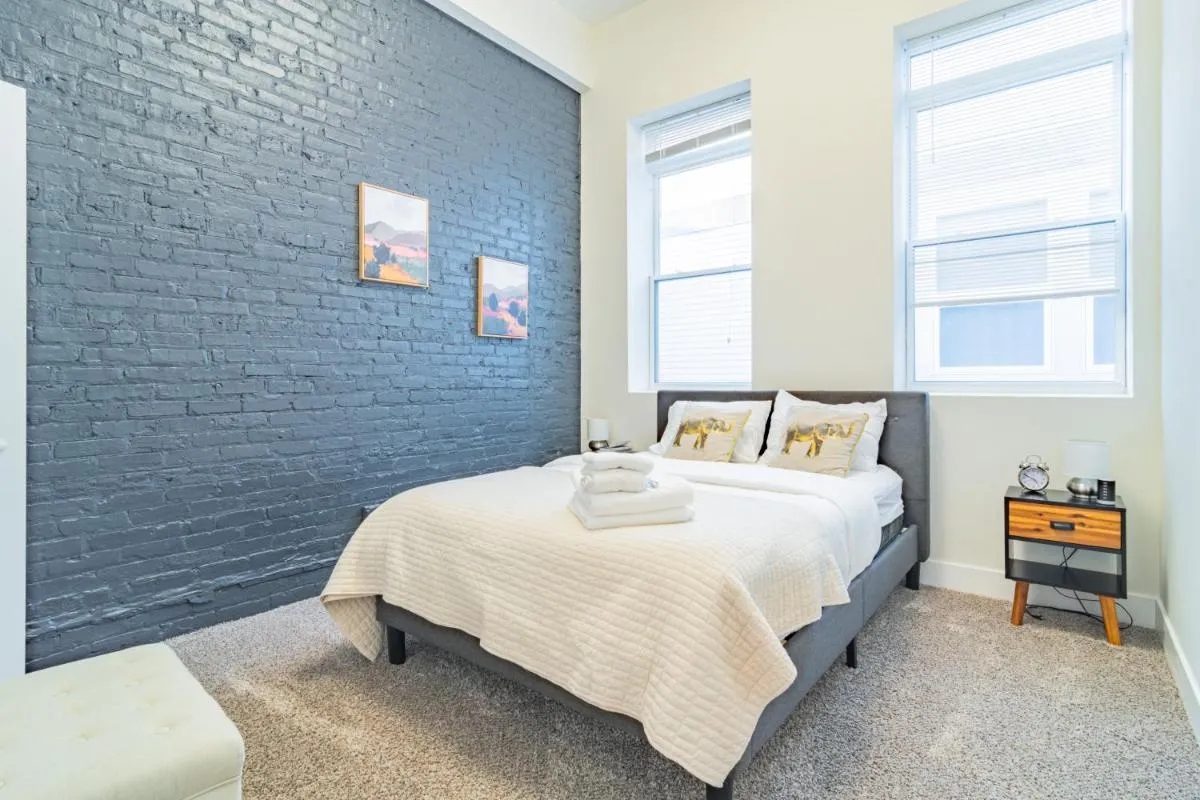 Image 4 of McCormick Place modern and cosy 420 friendly gem on Michigan avenue with optional parking for 6 guests
