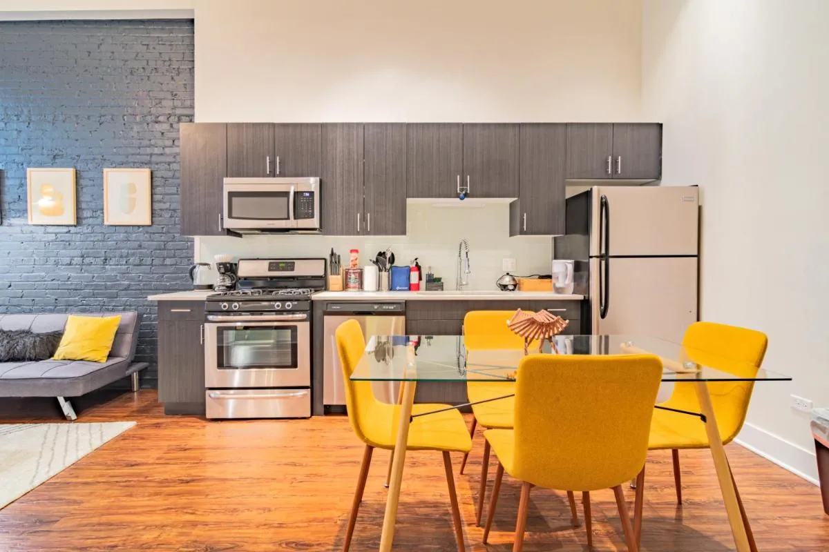Image 1 of McCormick Place modern and cosy 420 friendly gem on Michigan avenue with optional parking for 6 guests