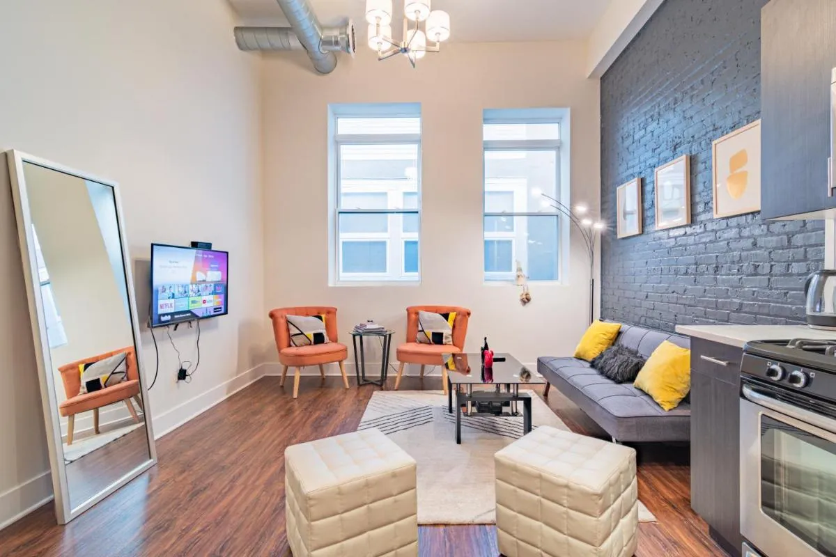 Image 5 of McCormick Place modern and cosy 420 friendly gem on Michigan avenue with optional parking for 6 guests