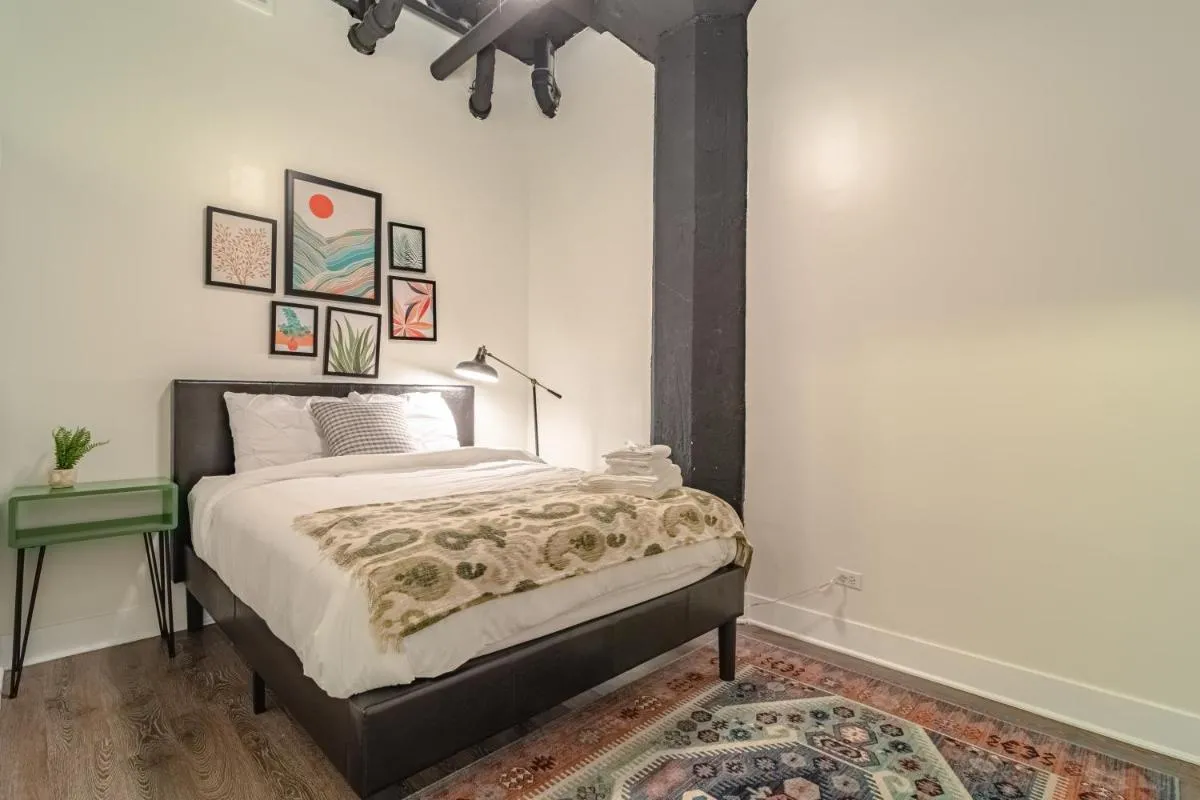 Image 2 of McCormick Place spacious 3br-2ba designer suite with optional parking for 8 guests