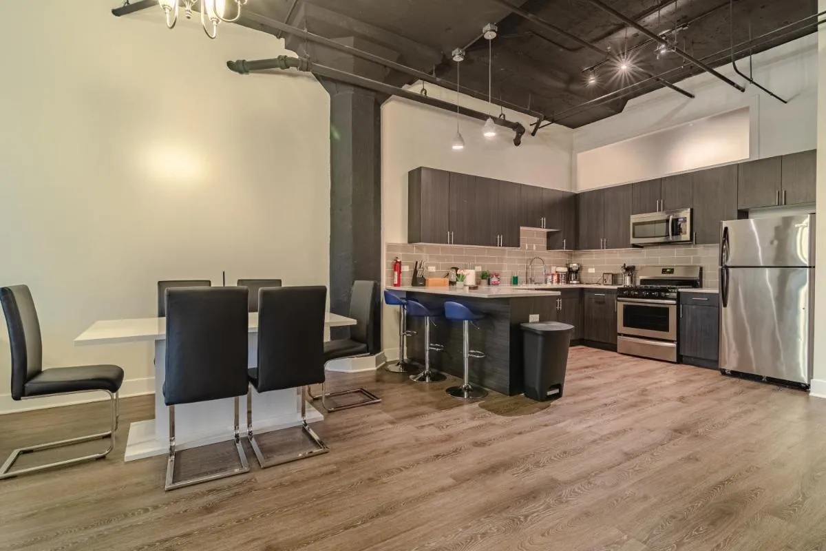 Image of McCormick Place spacious 3br-2ba designer suite with optional parking for 8 guests