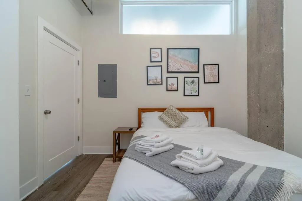 Image 3 of McCormick Place with city view 2br-2ba for 8 guests – optional Parking & Gym Access