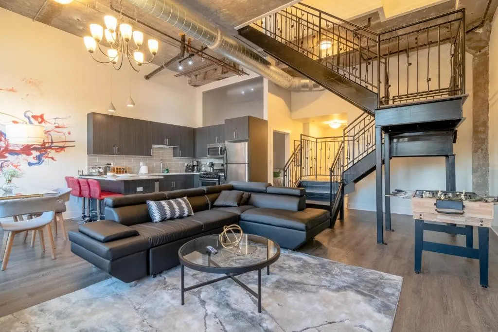 Image of McCormick place luxury Penthouse Duplex with personal rooftop with optional parking for 8 guests