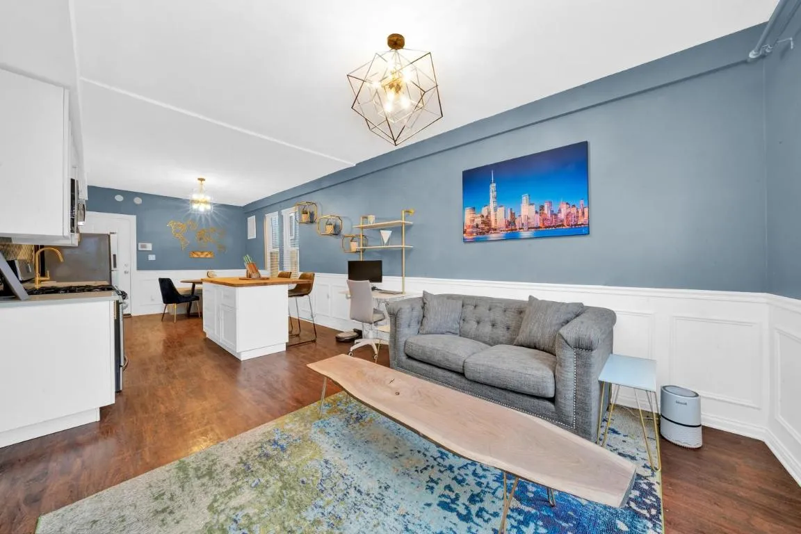Image of Modern 2 Bedroom in Avondale