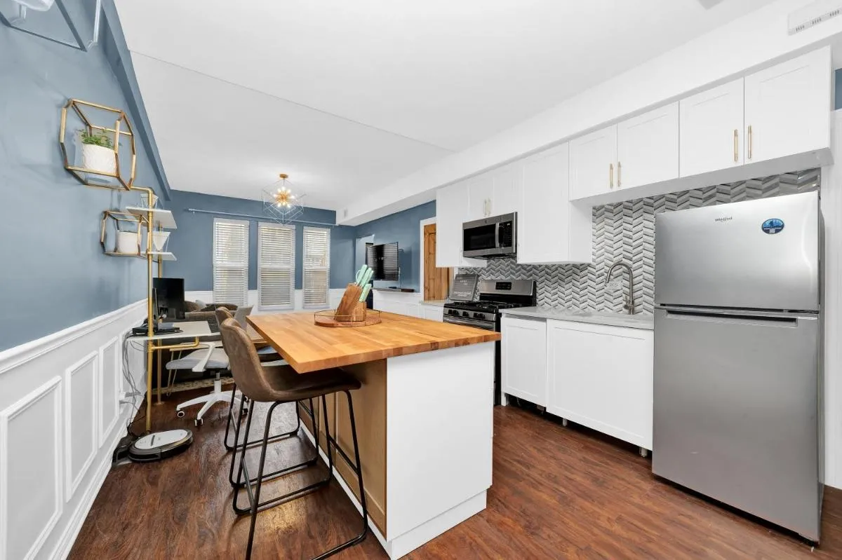 Image 1 of Modern 2 Bedroom in Avondale