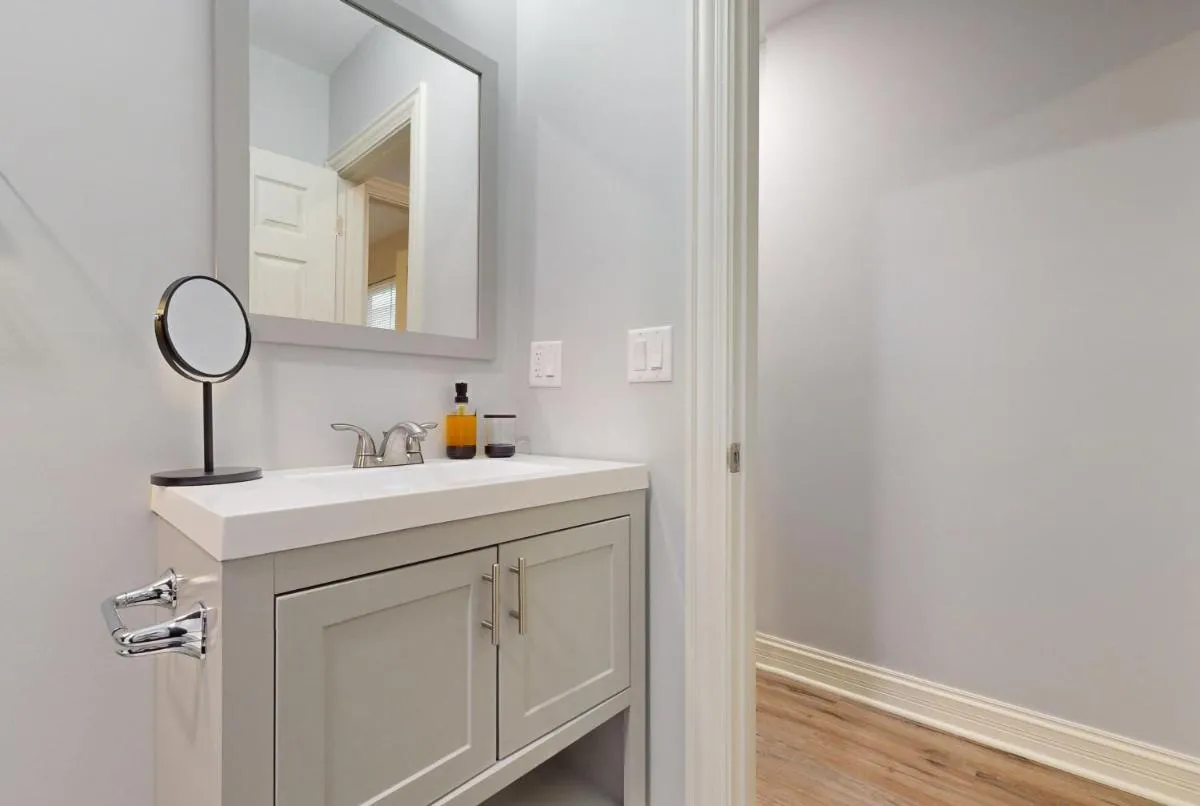 Image 4 of Modern Elegance: 4BR Duplex w/ Free Garage Parking