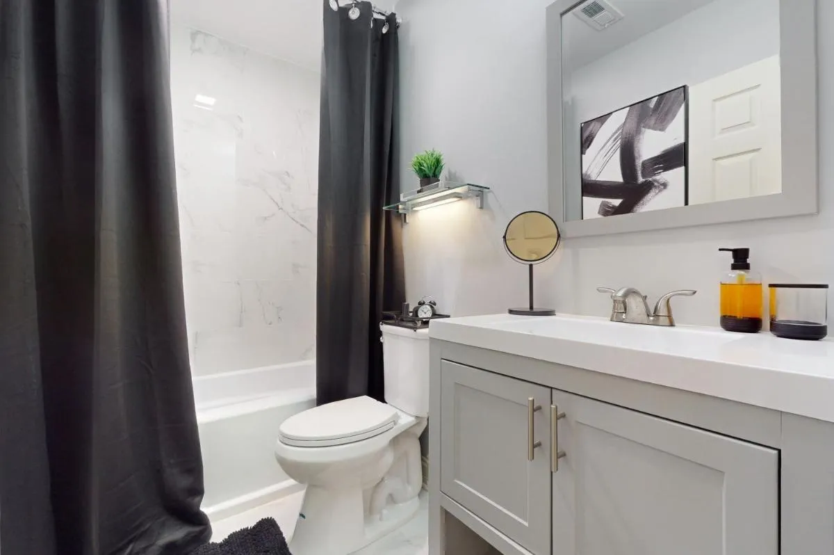 Image 3 of Modern Elegance: 4BR Duplex w/ Free Garage Parking