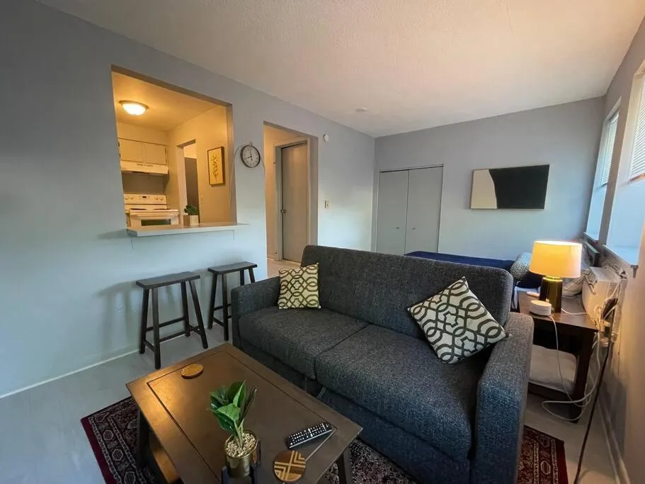 Image 4 of Modern NorthSide Studio APT