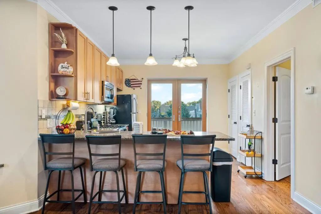 Image 1 of NEW! 1 Garage Spot Included! Near brown line! North Center/St. Ben’s Location!
