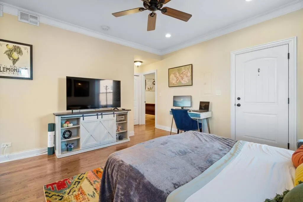 Image 2 of NEW! 1 Garage Spot Included! Near brown line! North Center/St. Ben’s Location!