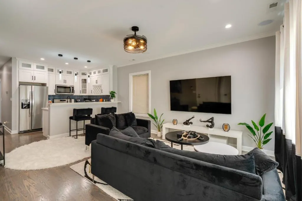 Image of Newly Built Condo 5 Mi to Downtown Chicago!