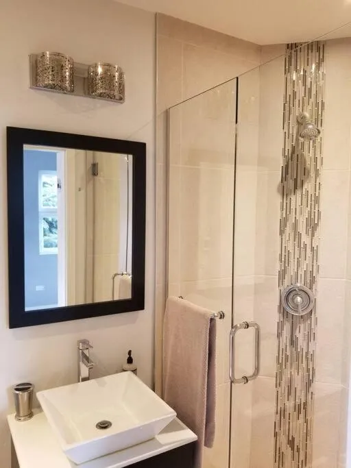 Image 6 of Nice and cozy. Sleeps 5.