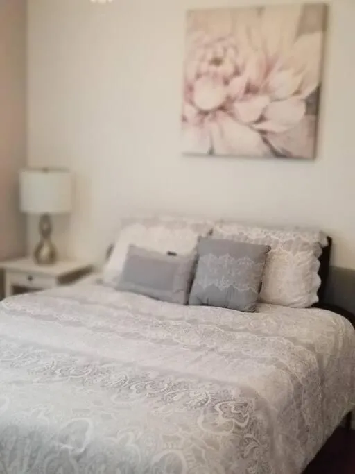 Image 5 of Nice and cozy. Sleeps 5.