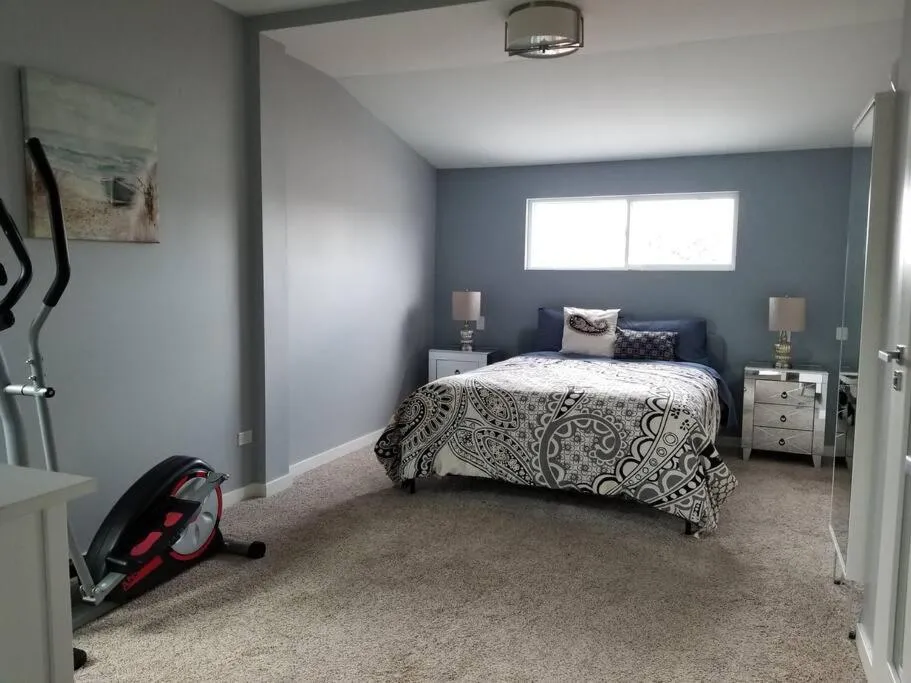 Image 1 of Nice and cozy. Sleeps 5.