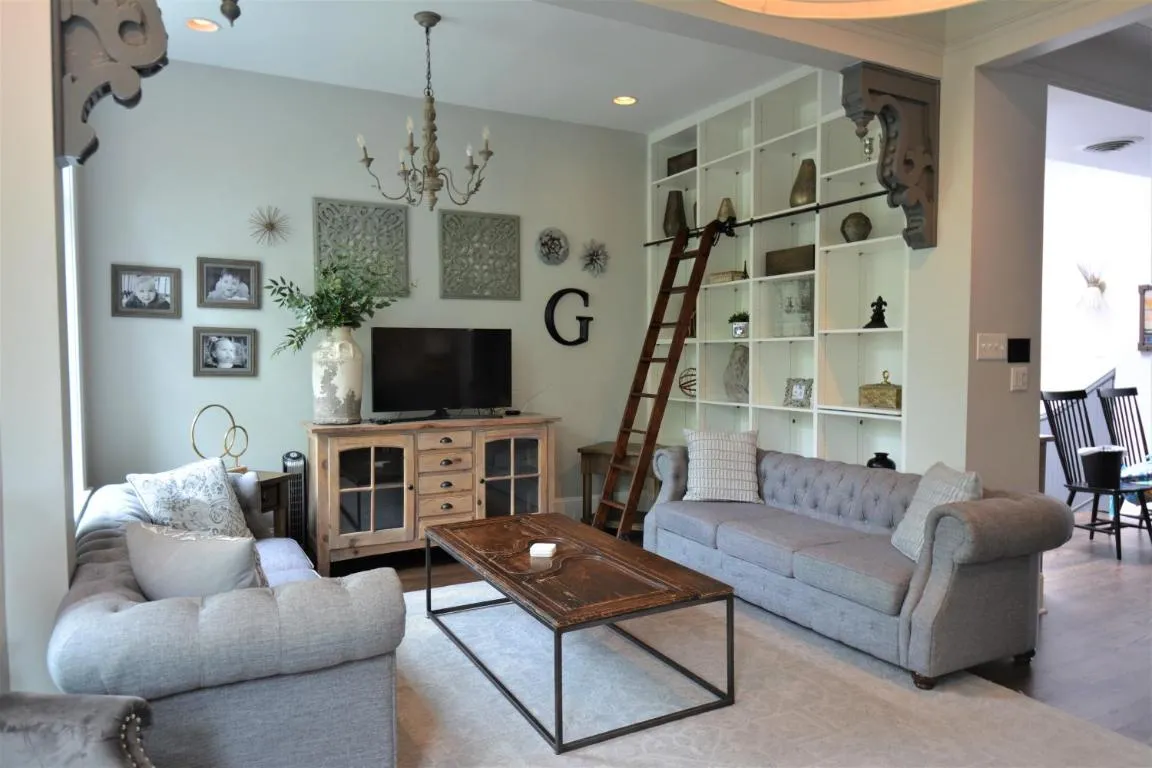 Image of Penthouse Level, Stunning Wrigley Stay