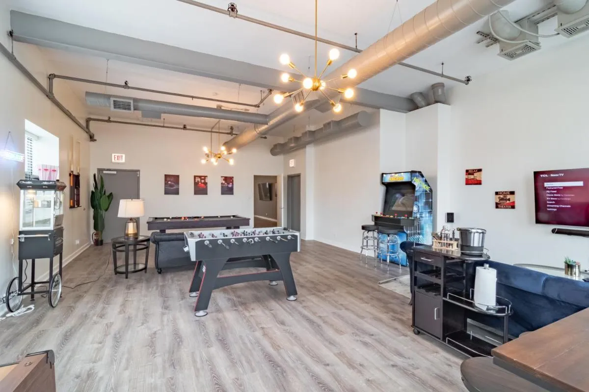 Image 2 of Penthouse of Joy with over 4000 games!