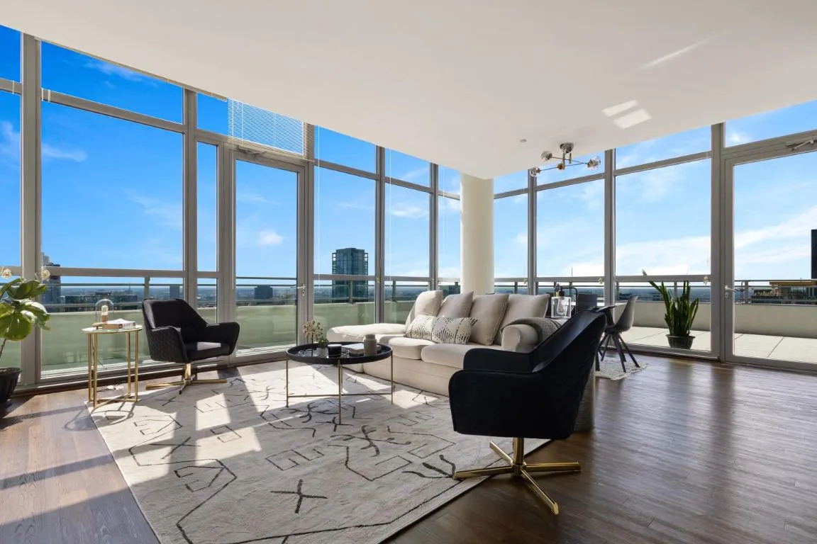 Image of Penthouses near Fulton Market-Cloud9-365