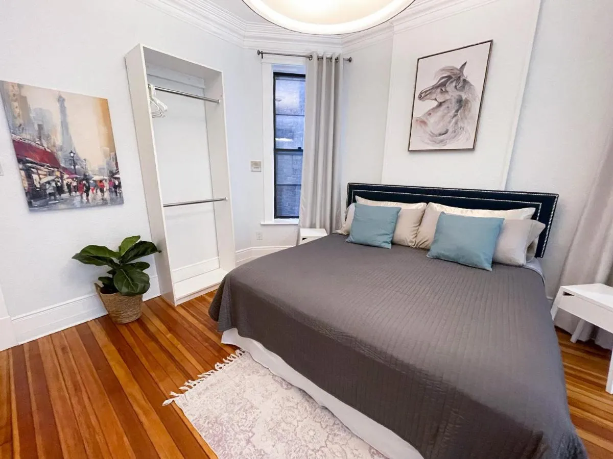 Image 6 of Perfect Wrigleyville Stay