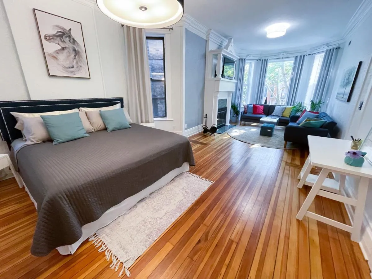 Image 4 of Perfect Wrigleyville Stay