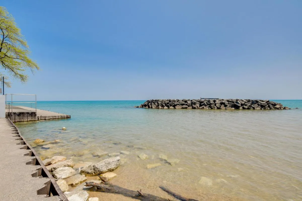 Image 2 of Pet-Friendly Urban Chicago Vacation Rental Condo