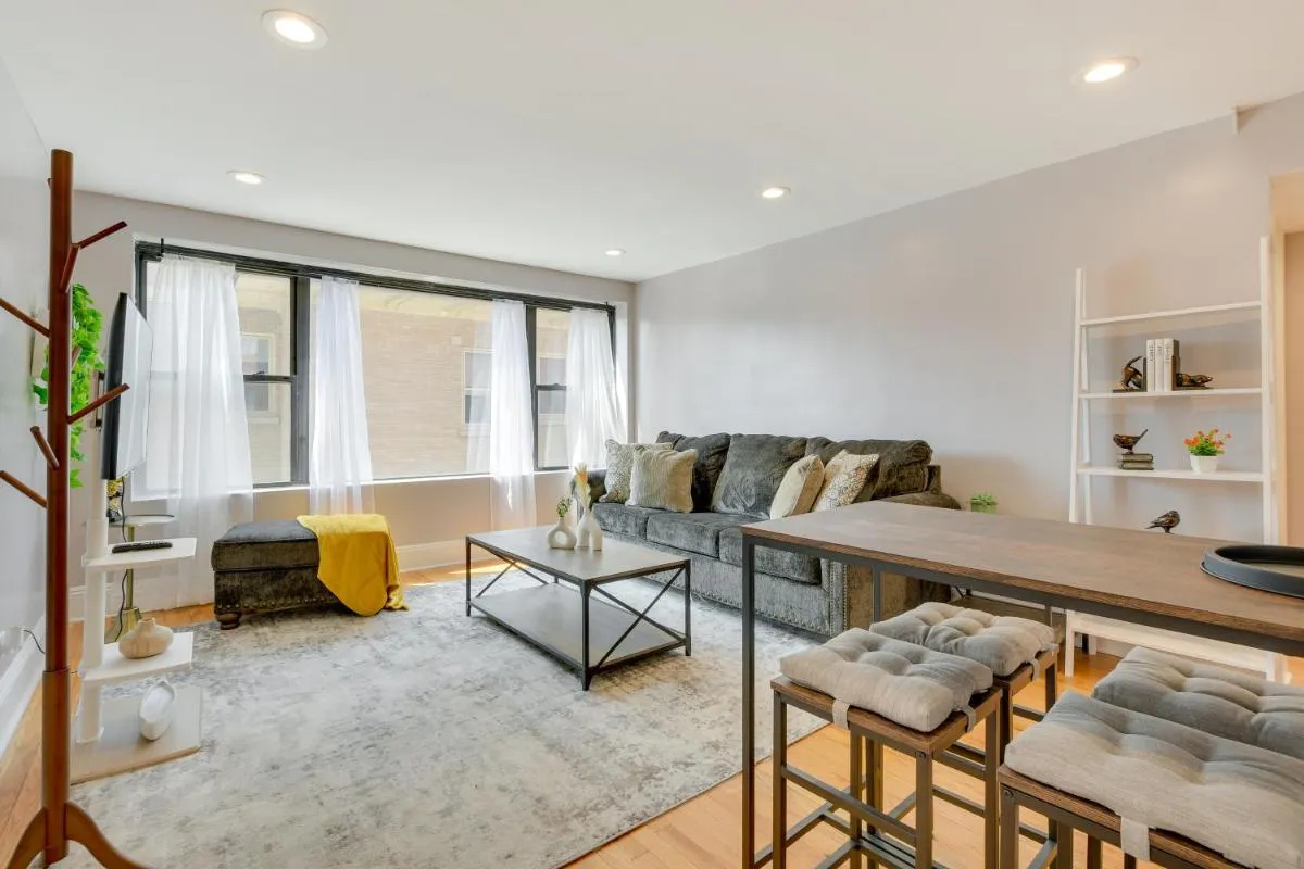 Image 3 of Pet-Friendly Urban Chicago Vacation Rental Condo