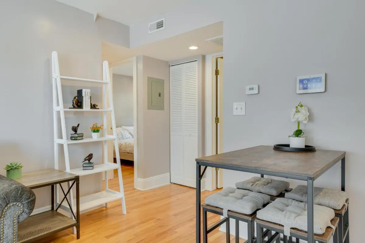 Image 5 of Pet-Friendly Urban Chicago Vacation Rental Condo