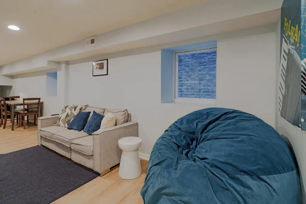 Image of Prime location in Lakeview Near Wrigleyville