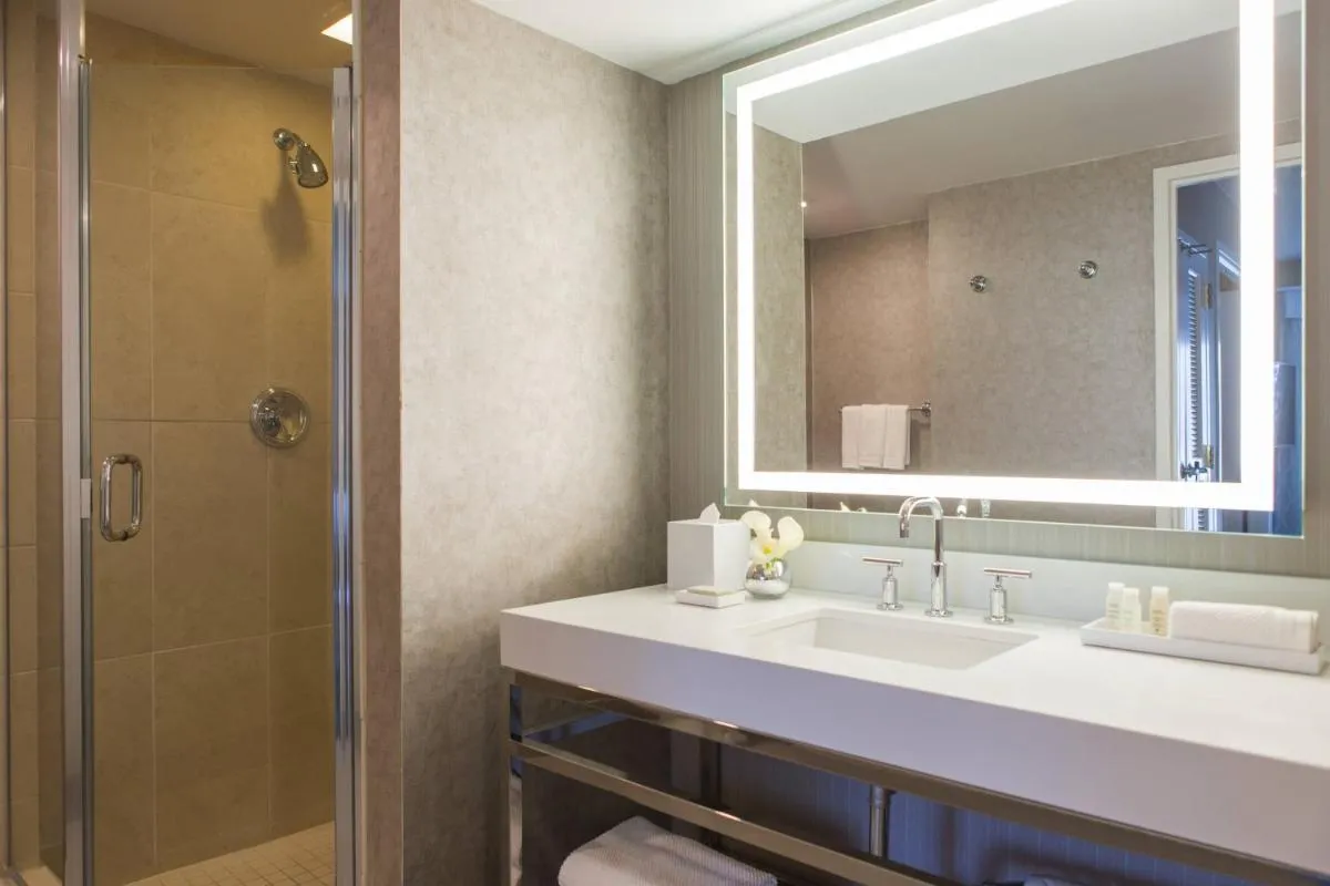Image 1 of Renaissance Chicago Downtown Hotel