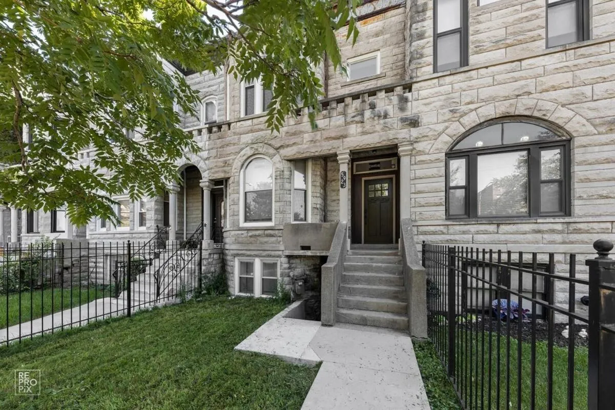 Image 5 of Romantic 3 Bed Home In The Heart Of The Park