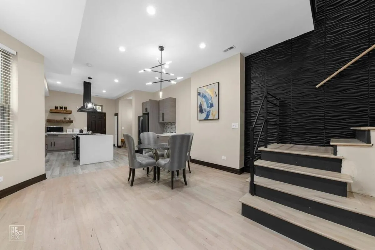 Image 3 of Romantic 3 Bed Home In The Heart Of The Park