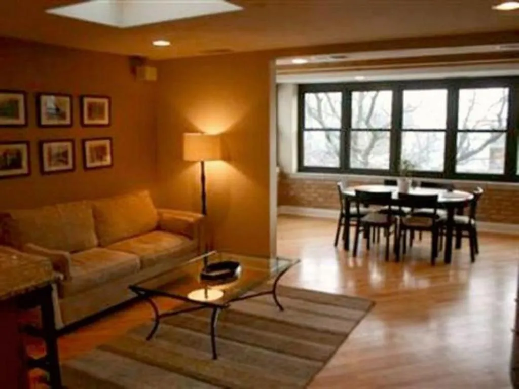 Image 1 of Roscoe Village Guesthouse
