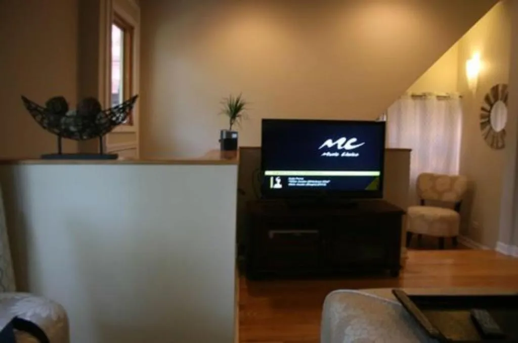 Image 3 of Roscoe Village Guesthouse