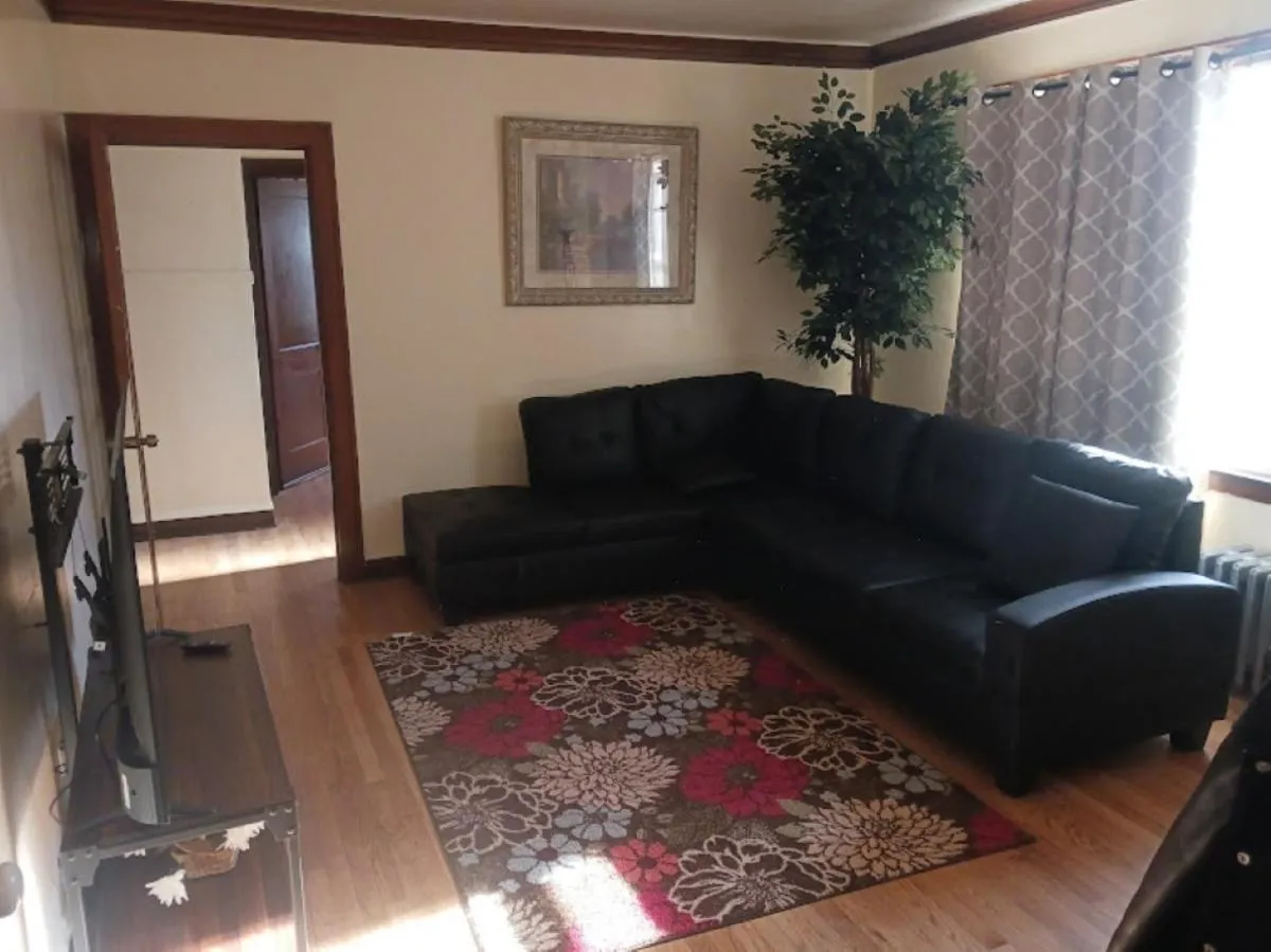Image 4 of South Chicago Community Immersion in 2 Bedroom Apartment